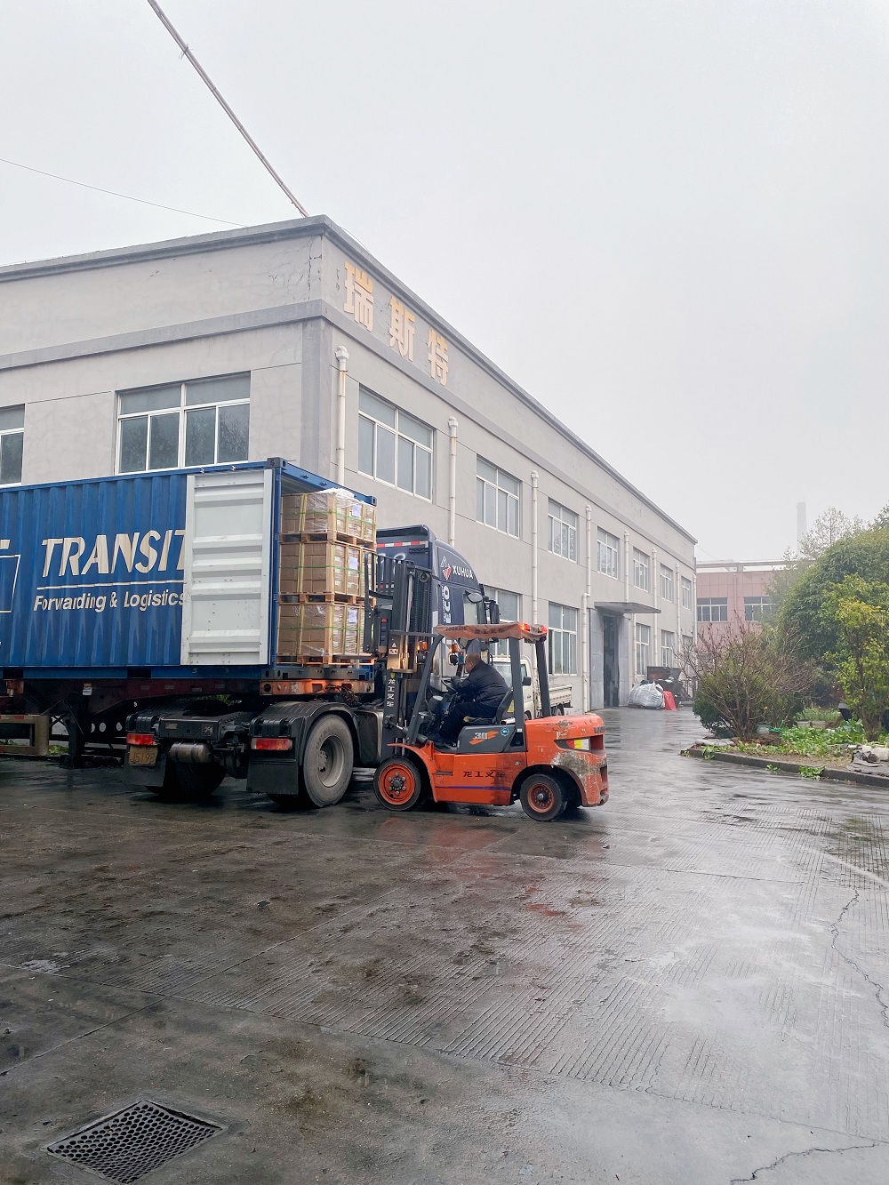Xinhan Technology Co., Ltd. exportiert hochwertige Maschinenschrauben nach Deutschland
